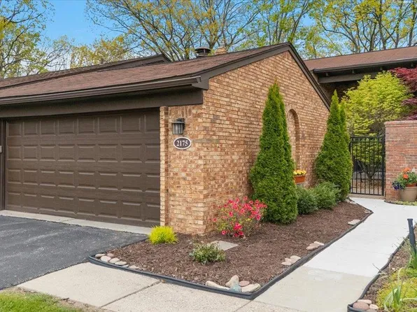 2175 Bordeaux St, West Bloomfield, MI 48323