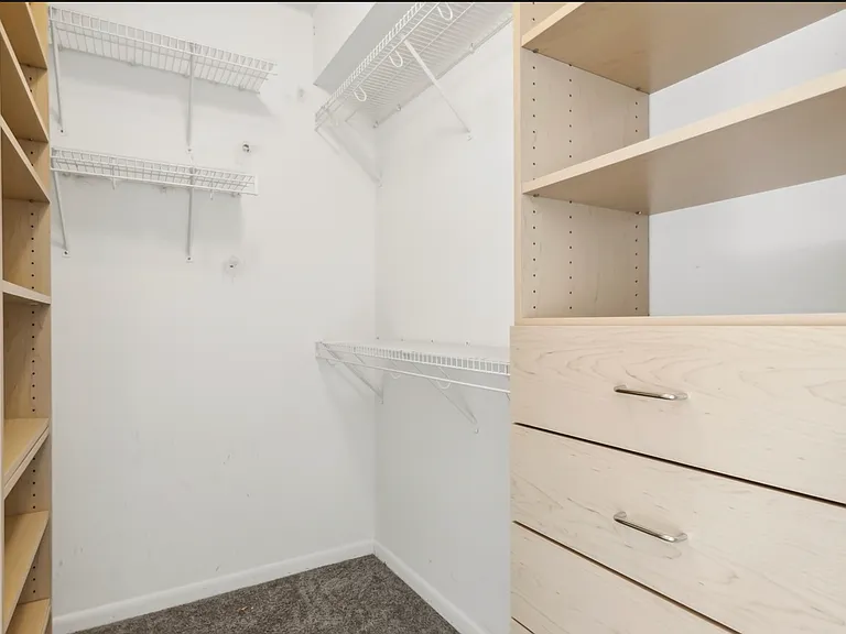 2135 N Southport Ave #301 — Photo 11