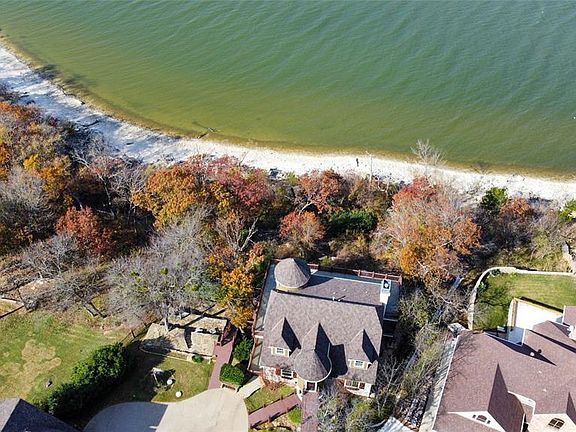 3rd image of 73 Ellen Dr