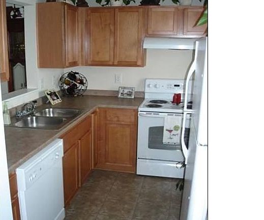 3rd image of 136 Winslow Ln