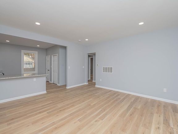 4th image of 9350 Reading Rd