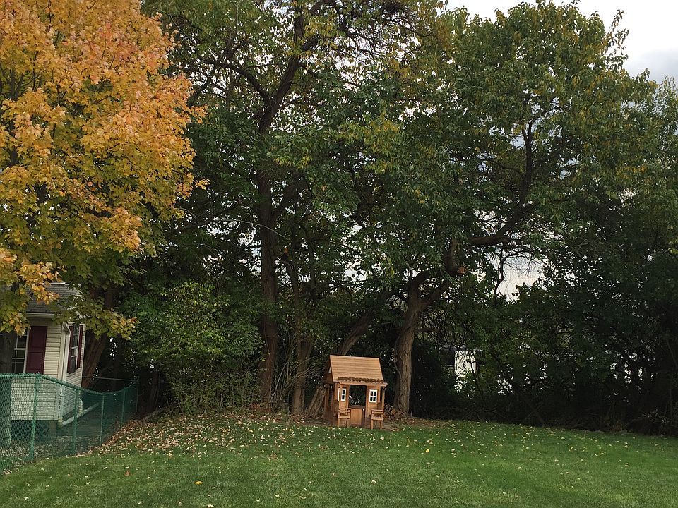 2nd image of 654 Edward Dr