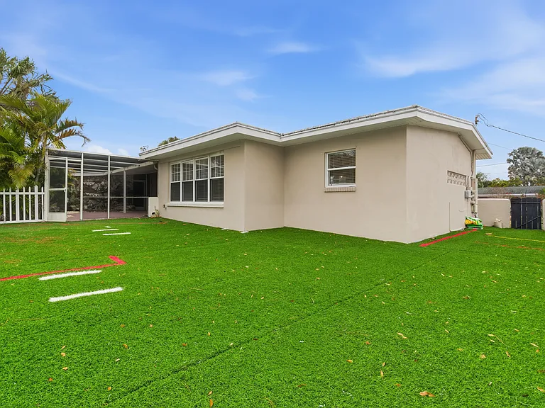 327 Sunny Ln — Photo 27