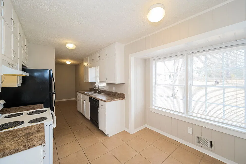 4 bed, 2.0 bath, 1450 sqft, $1,640 — Photo 4