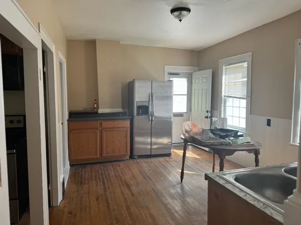 17 Schmitt St, Claremont, NH 03743