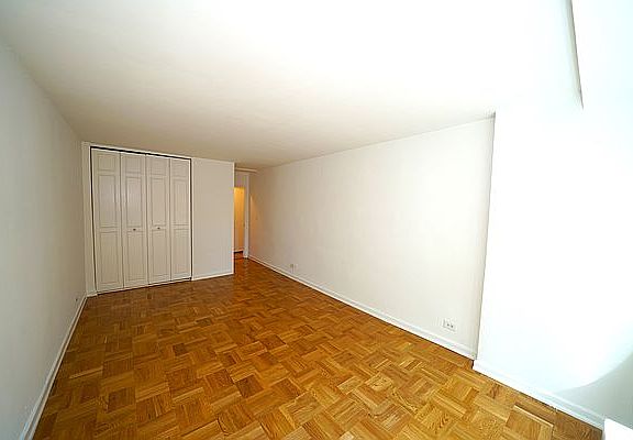 5th image of 444 E 82nd St APT 5R