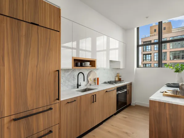 29 Huron Street image 4 of 21