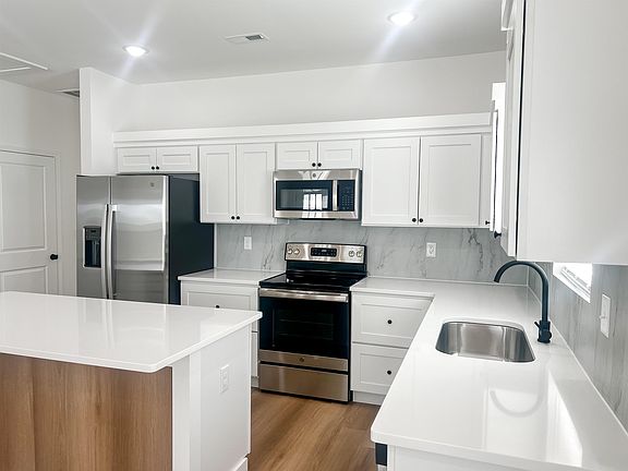 4th image of 993 Meadow Rd #995