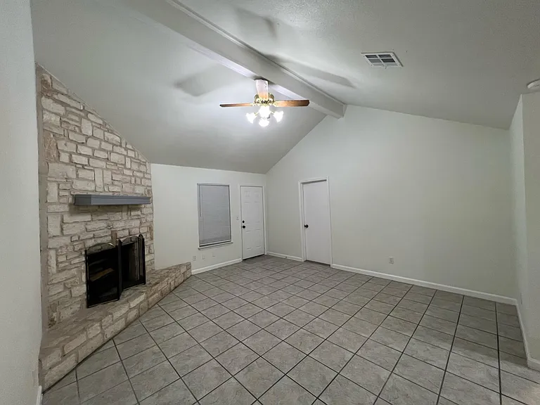 527 Parkdale Dr — Photo 7
