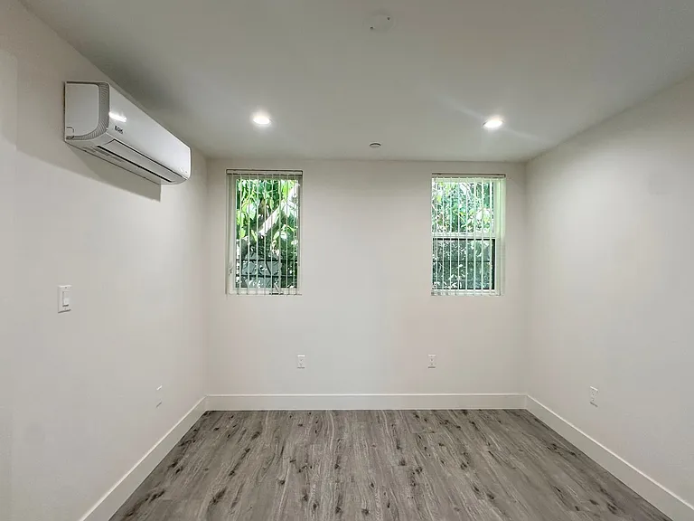 11512 Oxford Ave — Photo 21