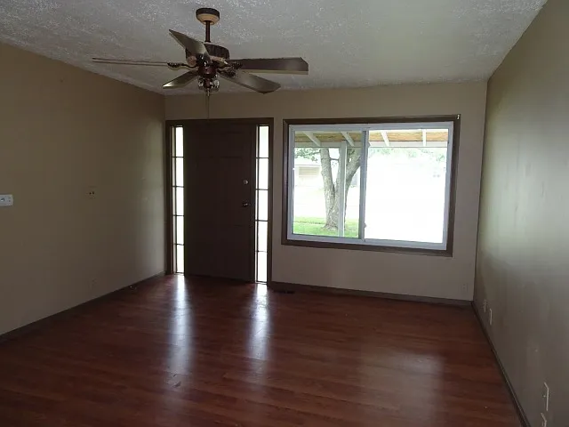 923 Fairwood Ave — Photo 3
