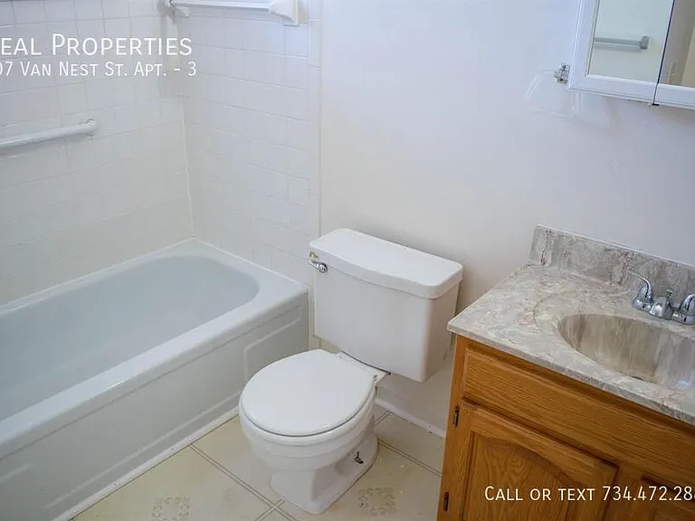 207 Van Nest St #3 — Photo 4