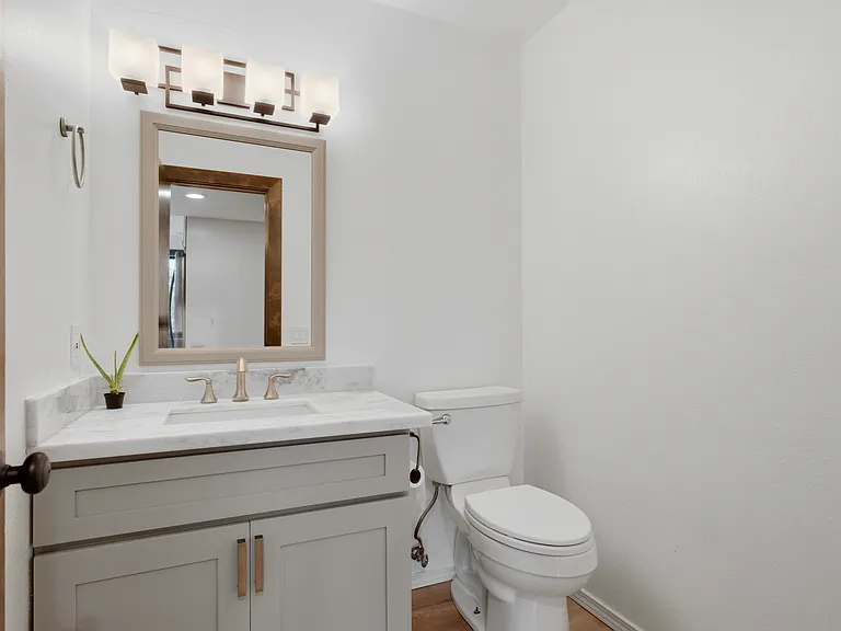 6730 W Mercer Way — Photo 26