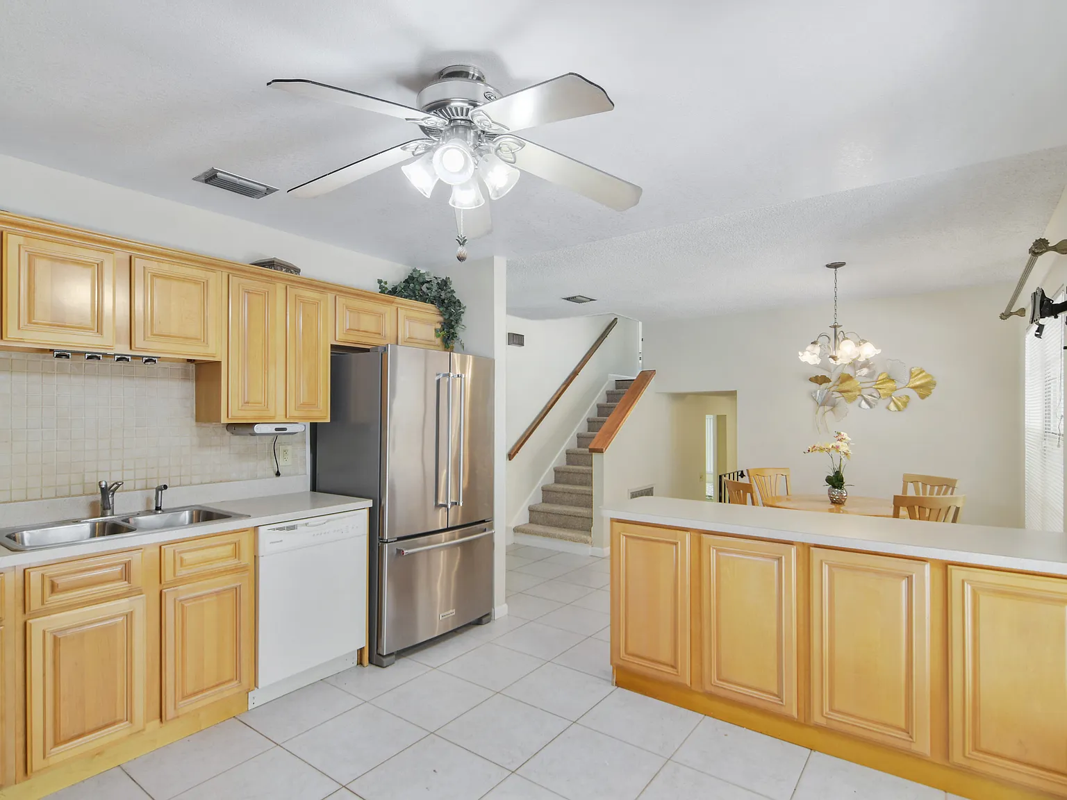 4 bed, 1870 sqft, $3,200 — Photo 4