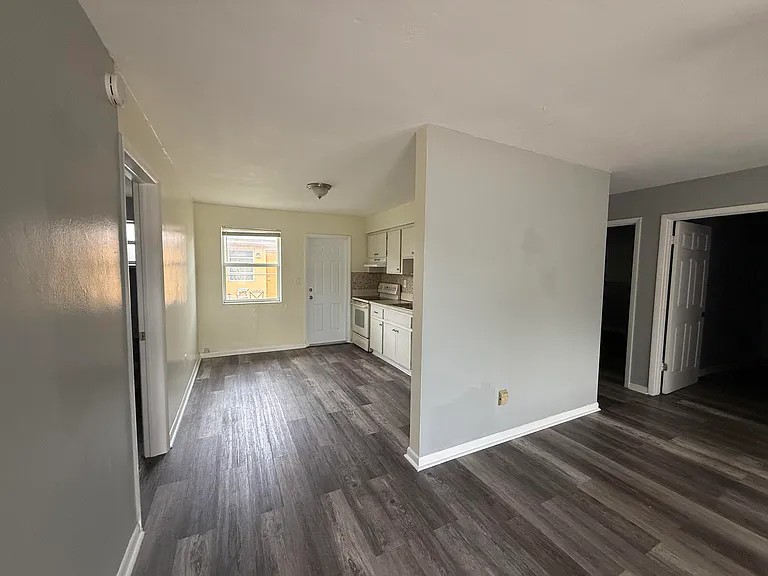 4109 SW 24th St — Photo 5
