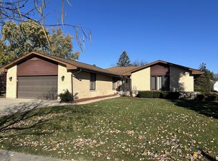 2653 N Bradford Dr, Arlington Heights, IL 60004