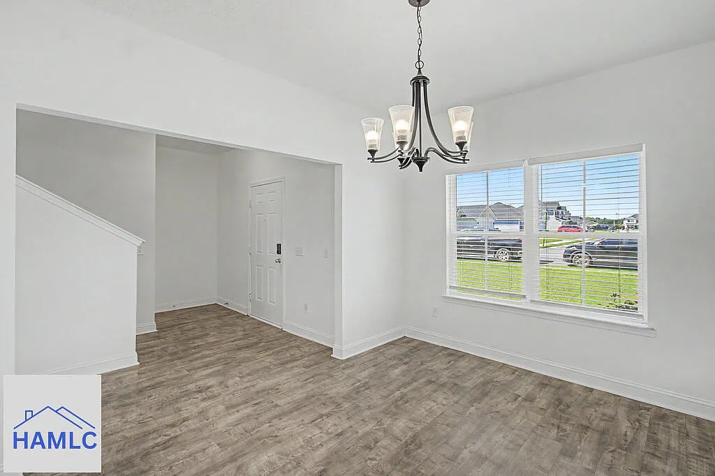 4 bed, 2.5 bath, 2072 sqft, $2,300 — Photo 3