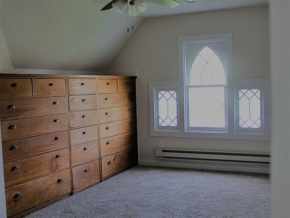 3rd fl br w built ins