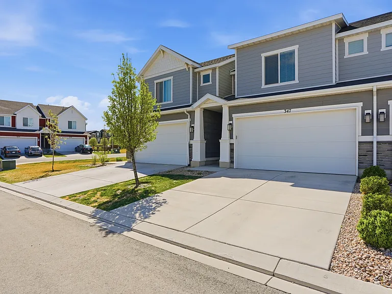 347 N Angus Dr — Photo 24