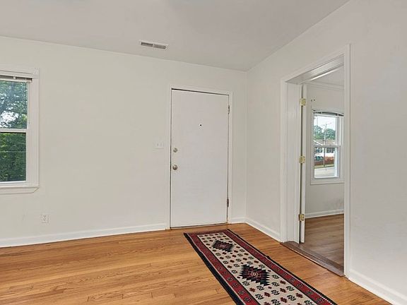 5th image of 711 Barton Ave