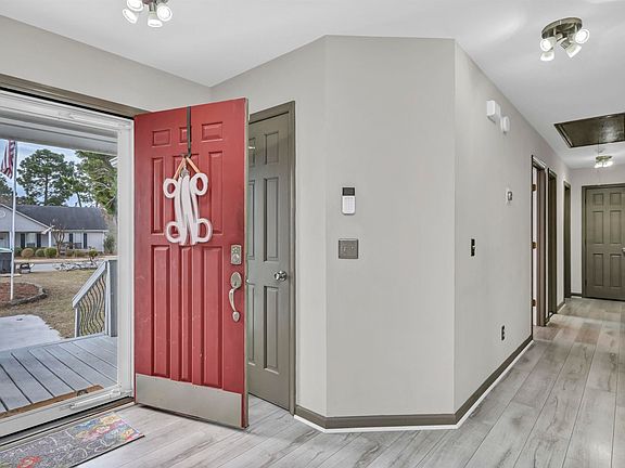 5th image of 416 Pin Oak Dr