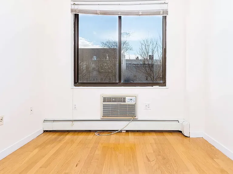 924 Metropolitan Ave #303 — Photo 10