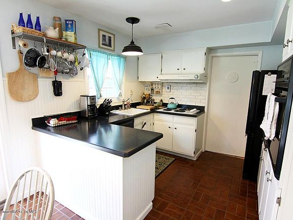 5th image of 15 Woodford Ln