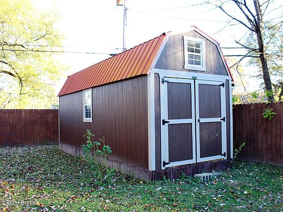 3rd image of 7413 Elnora Ave