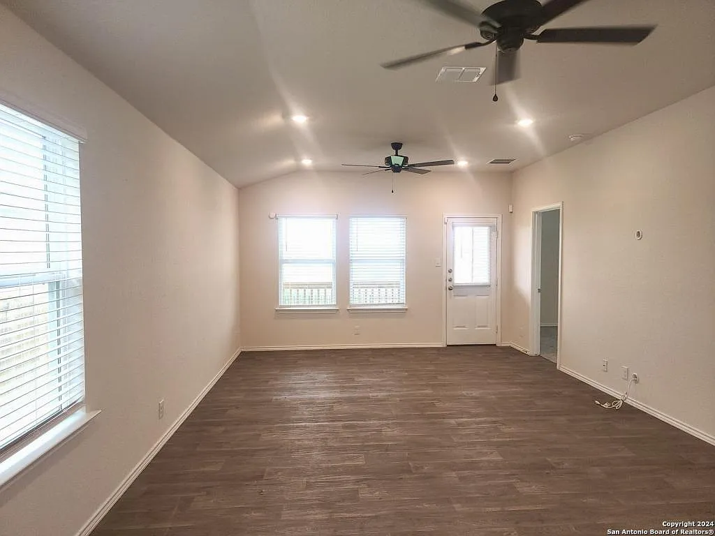 405 Middle Grn Lp — Photo 4