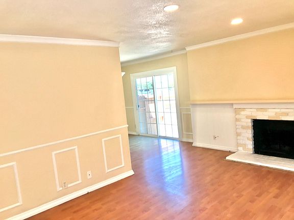 4th image of 6015 Cahuenga Blvd #1