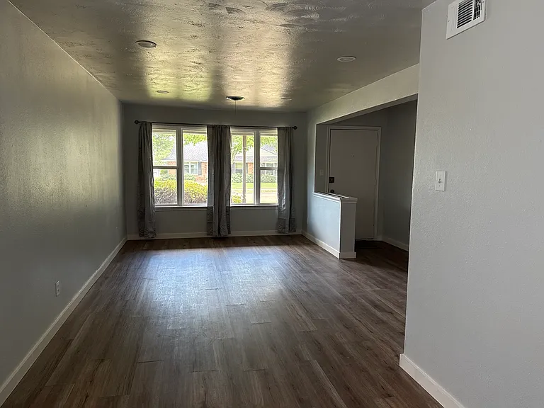 9655 Lanward Dr — Photo 2