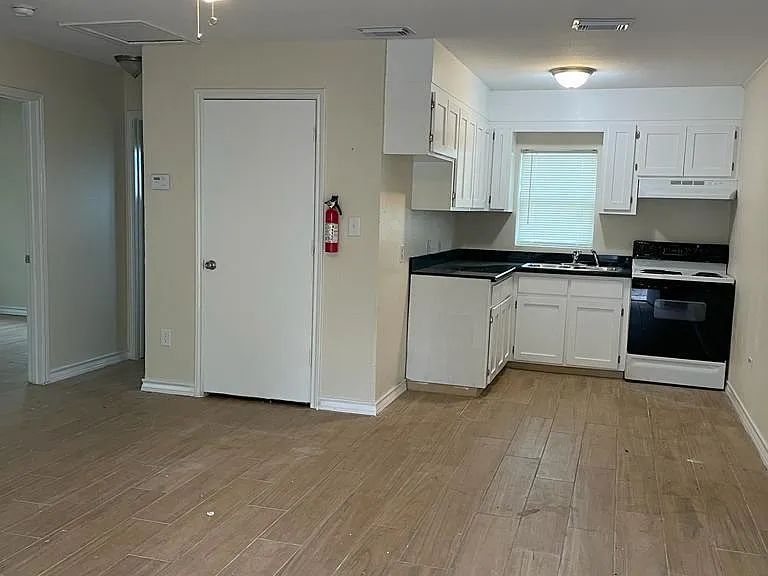 315 Rio Palm St #2/1 — Photo 3