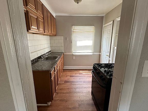 3rd image of 16886-16888 Pinehurst St