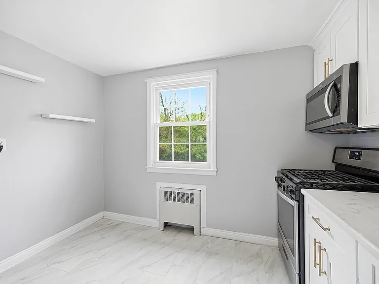 445 Morris Ave — Photo 13
