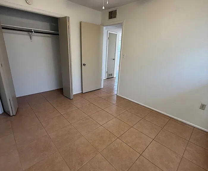 2550 N Park Ave — Photo 11