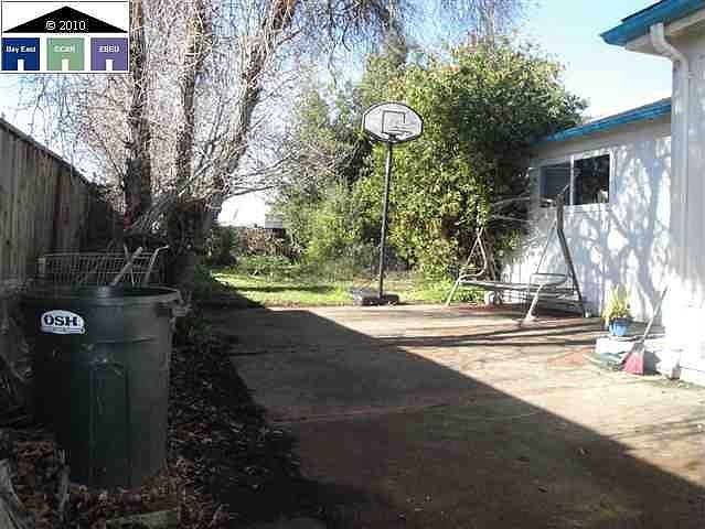 2nd image of 15323 Farnsworth St