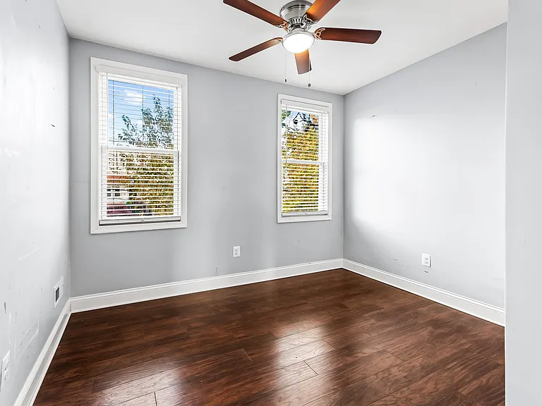 622 Melville Ave — Photo 9