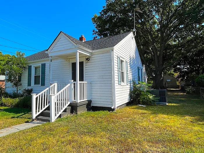2 bed, 1.0 bath, 832 sqft, $1,550 — Photo 2