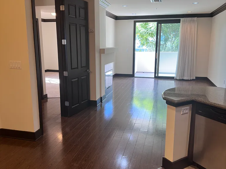 1138 Glenville Dr — Photo 6