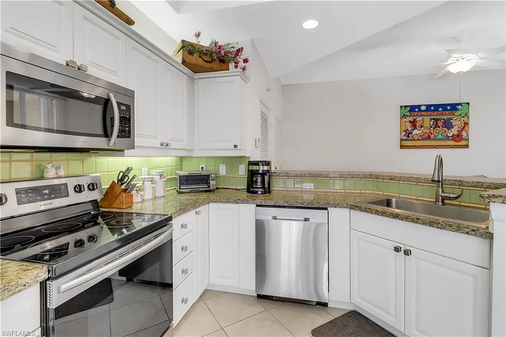 1 bed, 1.0 bath, 852 sqft, $6,000 — Photo 3