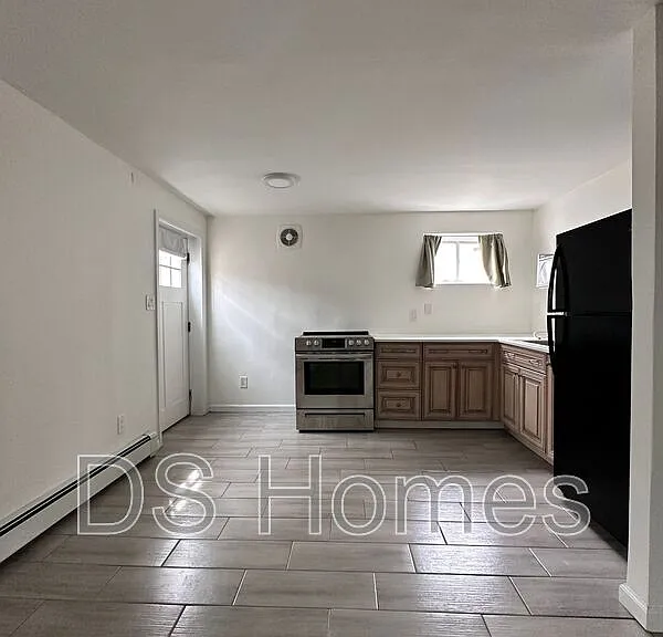 34 Elizabeth Ave — Photo 3