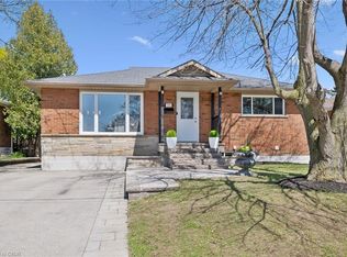 1311 Royal Dr, Burlington, ON L7P 2G2