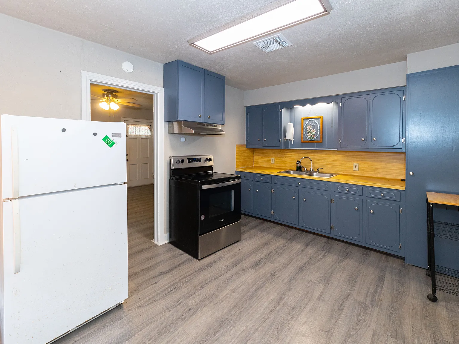 2 bed, 1.0 bath, 750 sqft, $900 — Photo 2