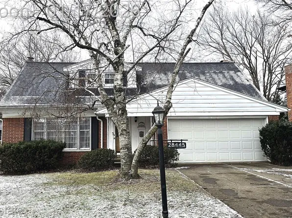 28445 Fontana Dr, Southfield, MI 48076