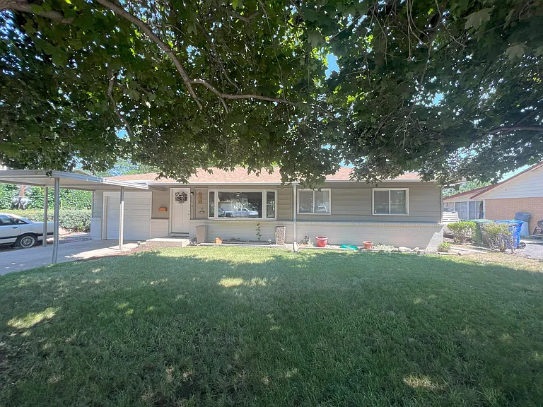 906 Paloverde Dr — Photo 2