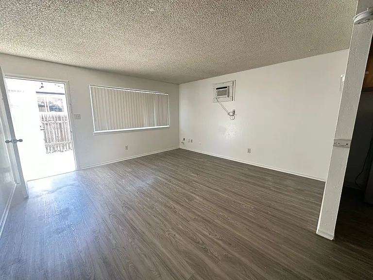 852 Orange St — Photo 5