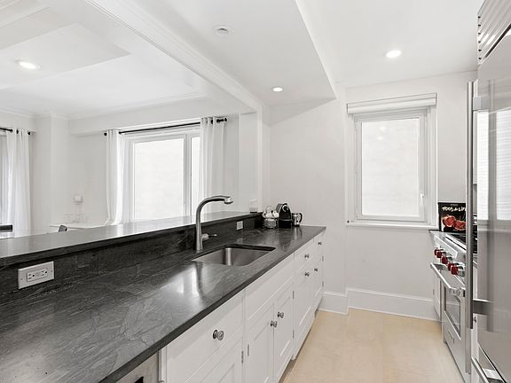 4th image of 530 Park Ave #2HS