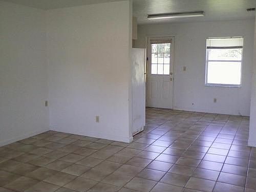 4th image of 404 NW 5th Pl