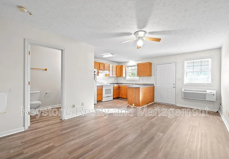 280 Thompsonville Ln #C — Photo 4