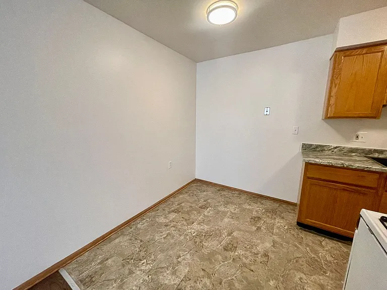 1216 Memorial Dr — Photo 6